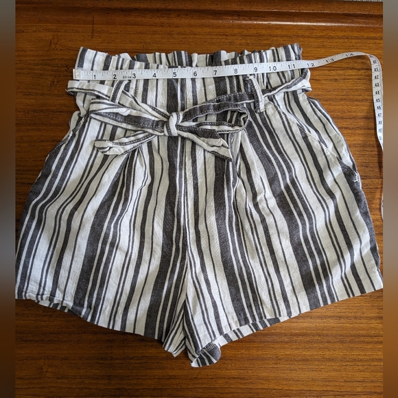 H&M Divided High Waisted Shorts - Picture 3 of 8